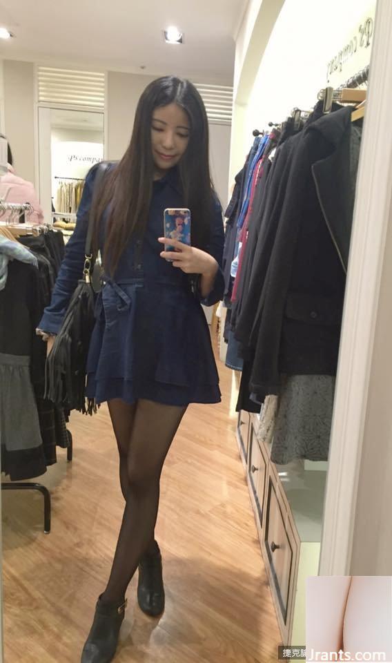 Hot girl nghiệp dư Sunshine ~ Xu Weiwei ~ Ảnh selfie khoét sâu gợi cảm trong công viên được bạn bè khen là dữ dằn (33P). - Ảnh 3