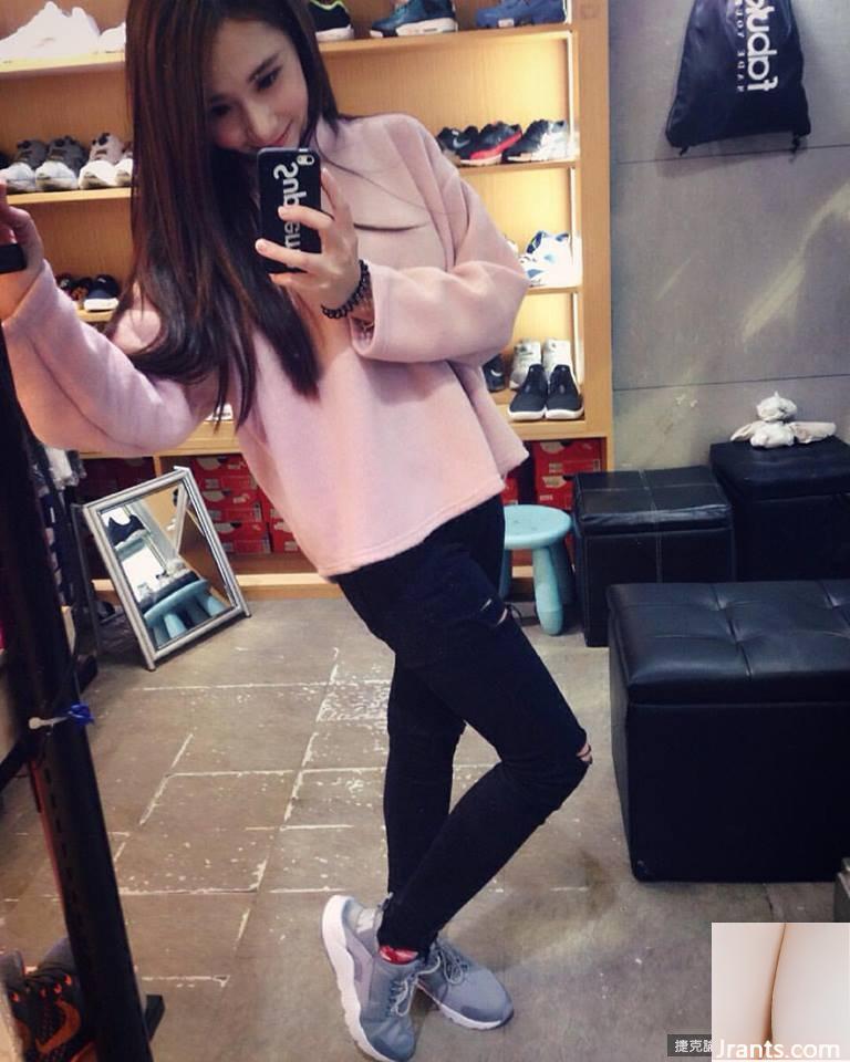 Cô chủ cửa hàng giày xinh đẹp có đôi mắt điện quyến rũ ~ Liao Ting ~ ngọt ngào ăn đậu đá và chụp ảnh trước ống kính, hiếm khi khoe vẻ gợi cảm của mình (60P - Ảnh 12