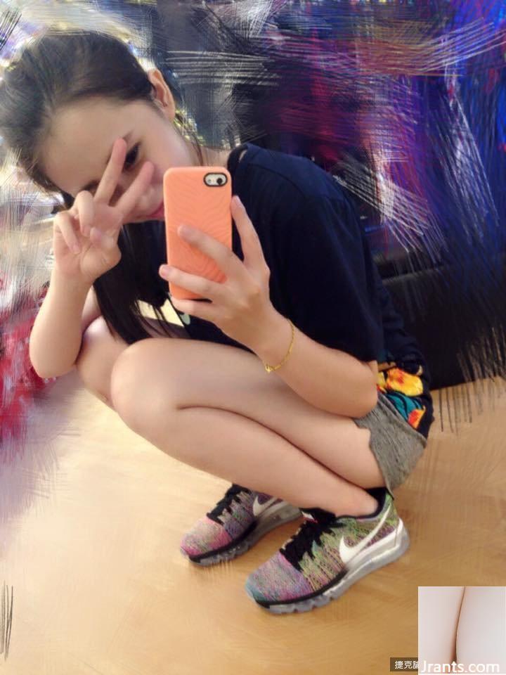 Cô chủ cửa hàng giày xinh đẹp có đôi mắt điện quyến rũ ~ Liao Ting ~ ngọt ngào ăn đậu đá và chụp ảnh trước ống kính, hiếm khi khoe vẻ gợi cảm của mình (60P - Ảnh 17