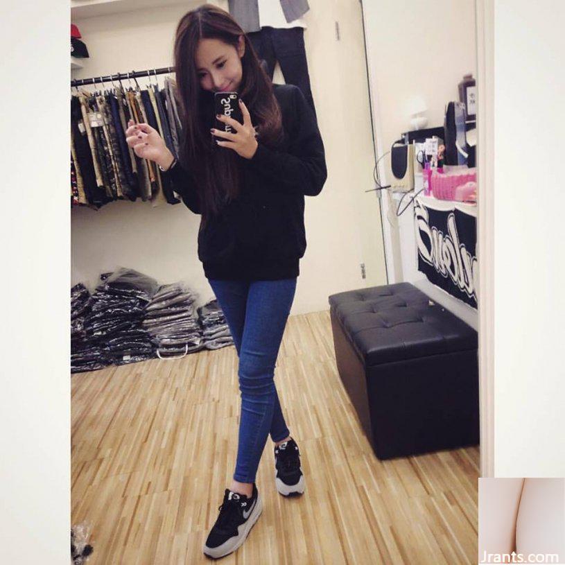 Cô chủ cửa hàng giày xinh đẹp có đôi mắt điện quyến rũ ~ Liao Ting ~ ngọt ngào ăn đậu đá và chụp ảnh trước ống kính, hiếm khi khoe vẻ gợi cảm của mình (60P - Ảnh 29