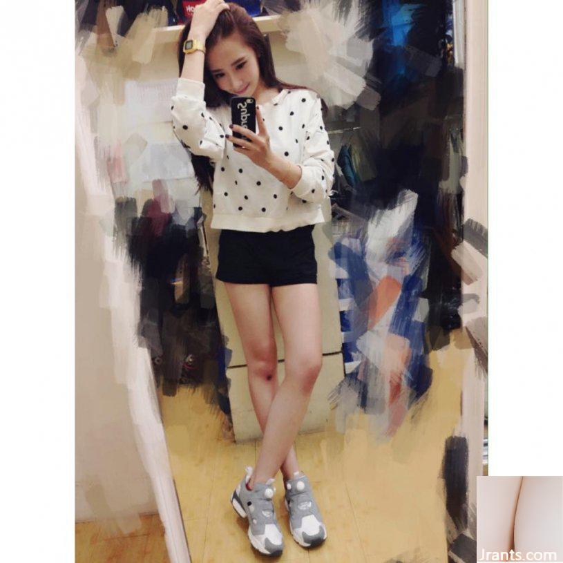 Cô chủ cửa hàng giày xinh đẹp có đôi mắt điện quyến rũ ~ Liao Ting ~ ngọt ngào ăn đậu đá và chụp ảnh trước ống kính, hiếm khi khoe vẻ gợi cảm của mình (60P - Ảnh 35