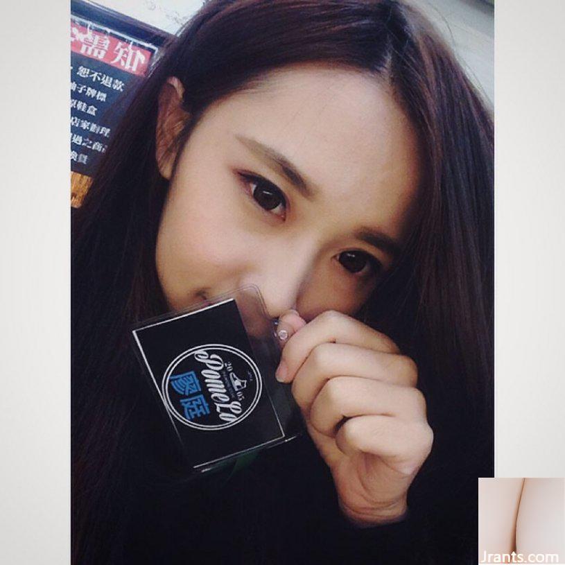 Cô chủ cửa hàng giày xinh đẹp có đôi mắt điện quyến rũ ~ Liao Ting ~ ngọt ngào ăn đậu đá và chụp ảnh trước ống kính, hiếm khi khoe vẻ gợi cảm của mình (60P - Ảnh 48