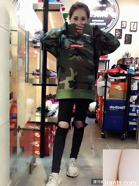 Cô chủ cửa hàng giày xinh đẹp có đôi mắt điện quyến rũ ~ Liao Ting ~ ngọt ngào ăn đậu đá và chụp ảnh trước ống kính, hiếm khi khoe vẻ gợi cảm của mình (60P - Ảnh 58