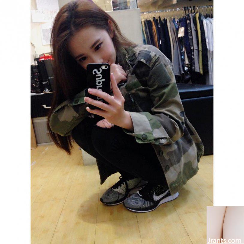 Cô chủ cửa hàng giày xinh đẹp có đôi mắt điện quyến rũ ~ Liao Ting ~ ngọt ngào ăn đậu đá và chụp ảnh trước ống kính, hiếm khi khoe vẻ gợi cảm của mình (60P - Ảnh 9