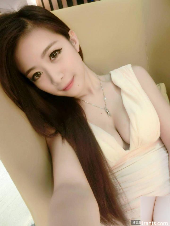 Bộ ngực 32D Madou ~ Xiaoqing Laura Ku ~ Chỉ mặc đồ lót gợi cảm bên trong chiếc túi đeo rỗng, để lộ quả bóng đầy đặn của cô ấy (73P) - Ảnh 34