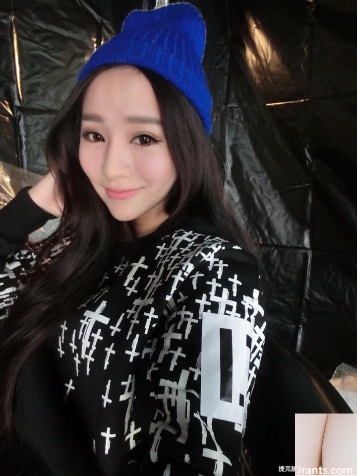 Cô em gái ngọt ngào gợi cảm Madou~Amber~ khoe ngực tại triển lãm (65P)