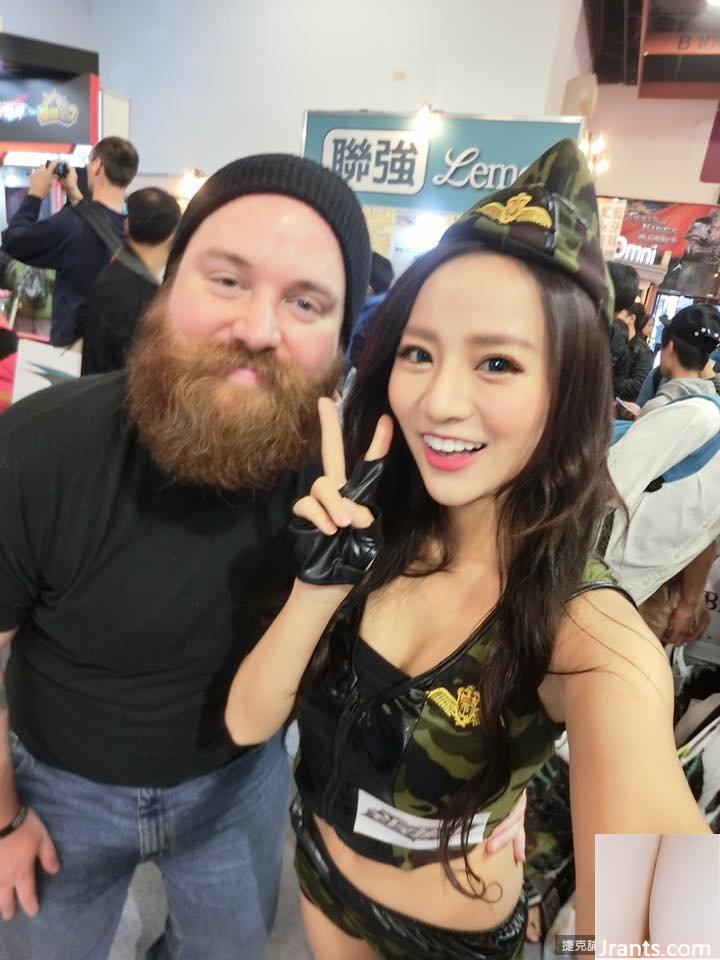 Cô em gái ngọt ngào gợi cảm Madou~Amber~ khoe ngực tại triển lãm (65P) - Ảnh 25