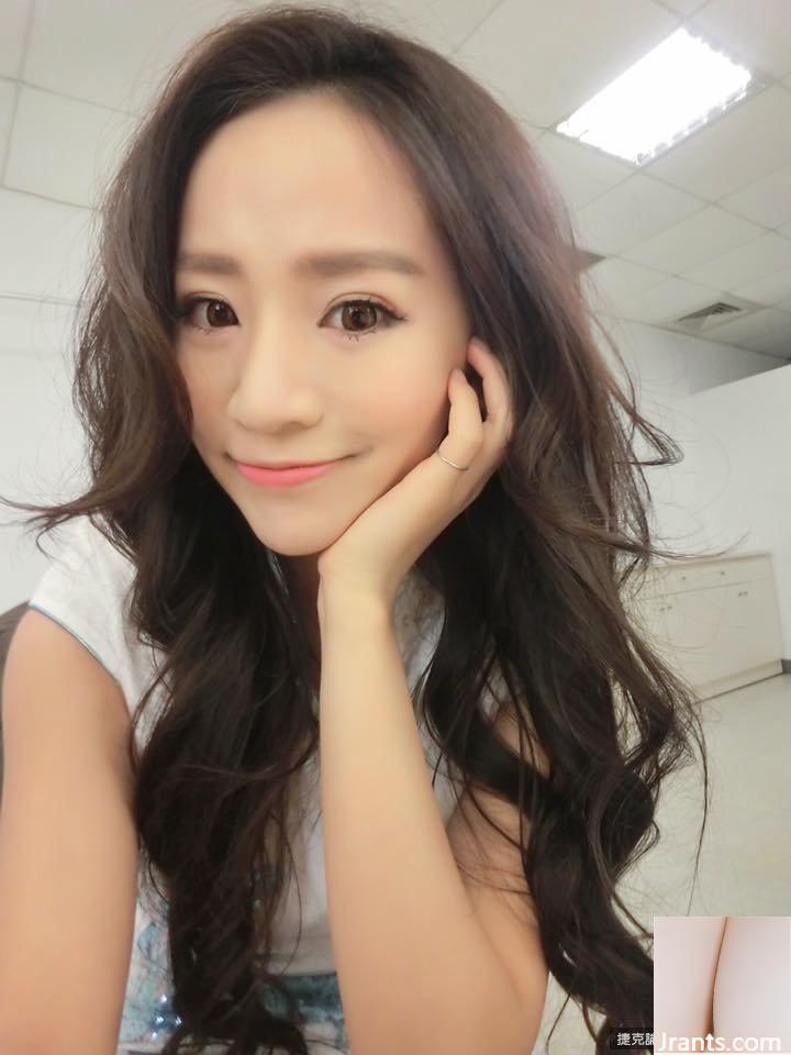 Cô em gái ngọt ngào gợi cảm Madou~Amber~ khoe ngực tại triển lãm (65P) - Ảnh 36