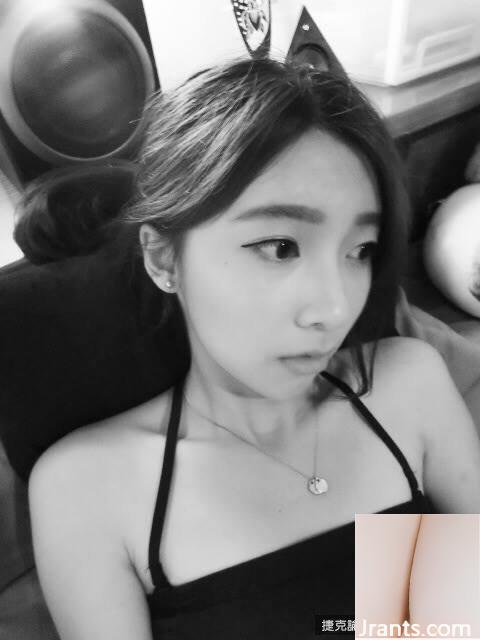 Cô gái tóc ngắn xinh đẹp ~Miars Liutzuhan~ selfie nóng bỏng trước thác nước với một dây đeo vai tuột ra trông càng quyến rũ hơn (29P - Ảnh 27