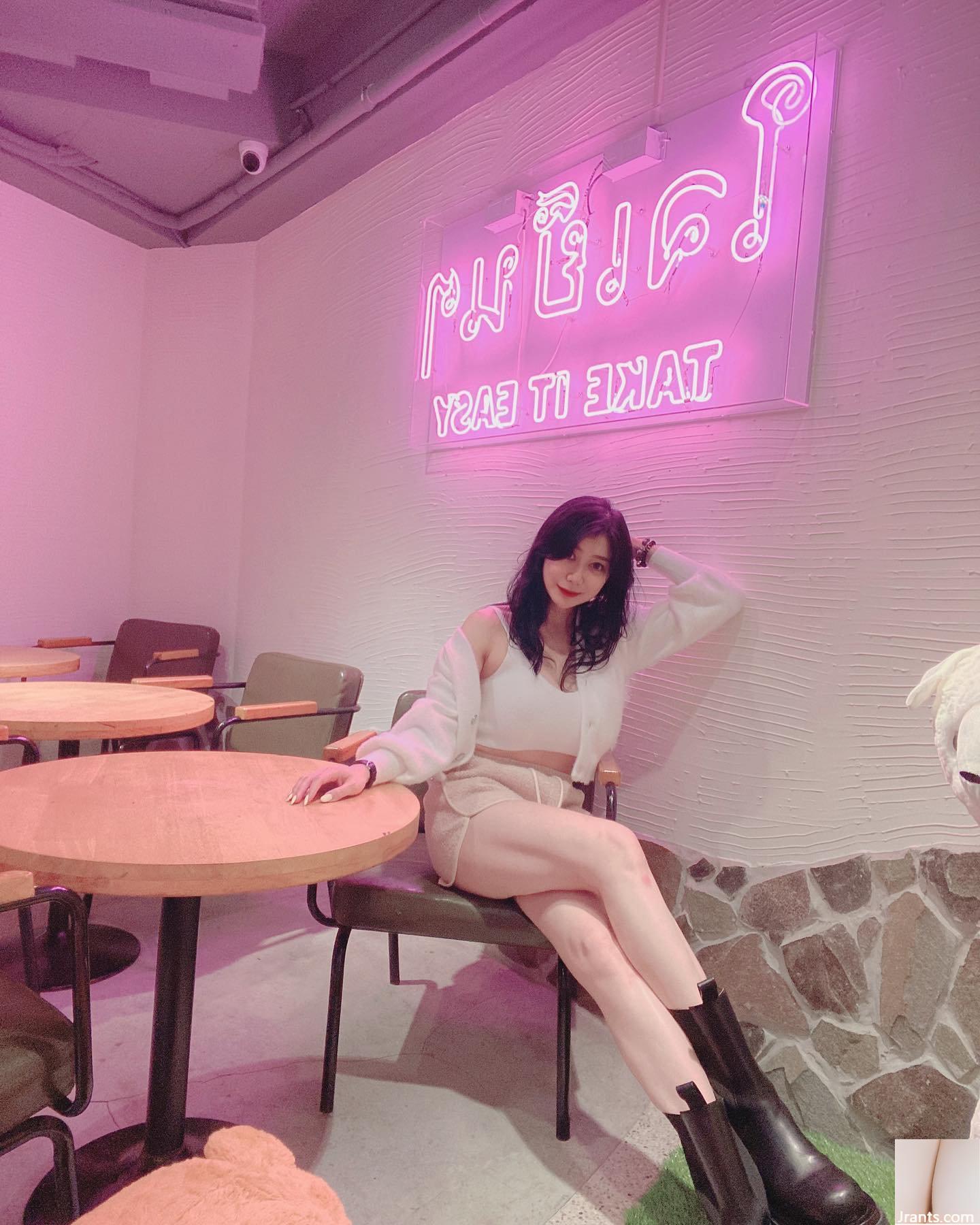 Nữ thần khí chất “Feng Yingying” quyến rũ mọi người với vóc dáng thon thả và mái tóc dài mượt (18P) - Ảnh 3