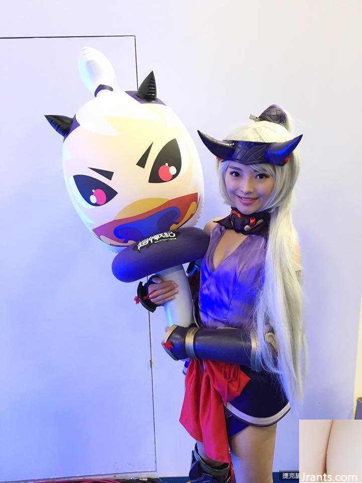 Bông hoa ngọt ngào trong triển lãm Shi Xiaojuner bất ngờ hóa ra là giáo viên thể dục (25P) - Ảnh 2