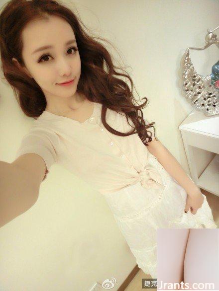 Người mẫu nhỏ nhắn với khí chất tươi tắn ~ Huang Yilin B (81P) - Ảnh 2