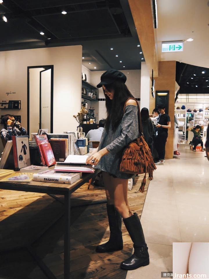 Nữ tiếp viên xinh đẹp của China Airlines ~Zoe Wang~ trông thật bắt mắt trong bộ bikini với những đường cong thon thả (49P) - Ảnh 2