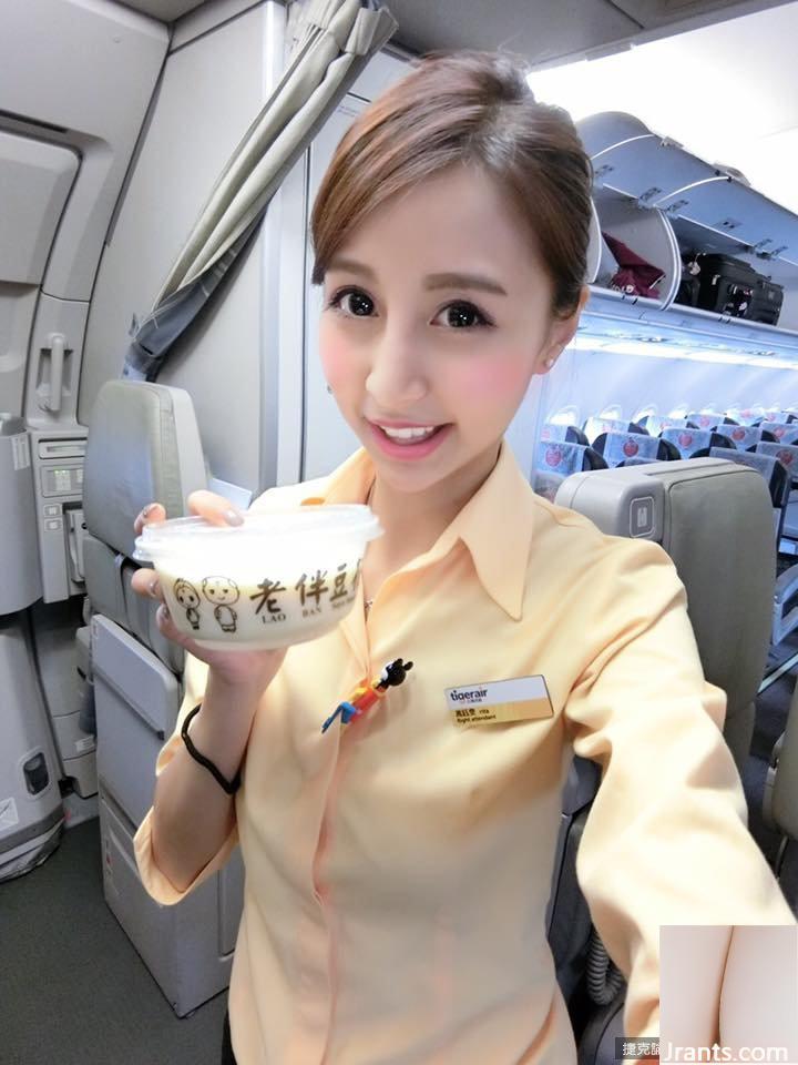 Nữ tiếp viên của Tiger Airways với đôi chân trắng ngần và khuôn mặt ngọt ngào ~ Rita Kao(Gao Yuwen)~ (53P) - Ảnh 24