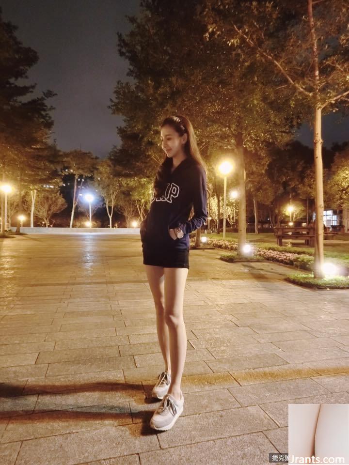 Nữ tiếp viên của Tiger Airways với đôi chân trắng ngần và khuôn mặt ngọt ngào ~ Rita Kao(Gao Yuwen)~ (53P) - Ảnh 27