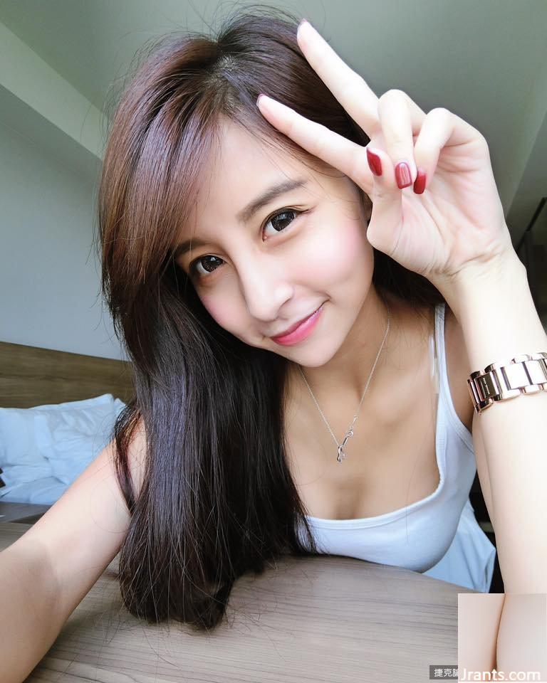 Nữ tiếp viên của Tiger Airways với đôi chân trắng ngần và khuôn mặt ngọt ngào ~ Rita Kao(Gao Yuwen)~ (53P) - Ảnh 36