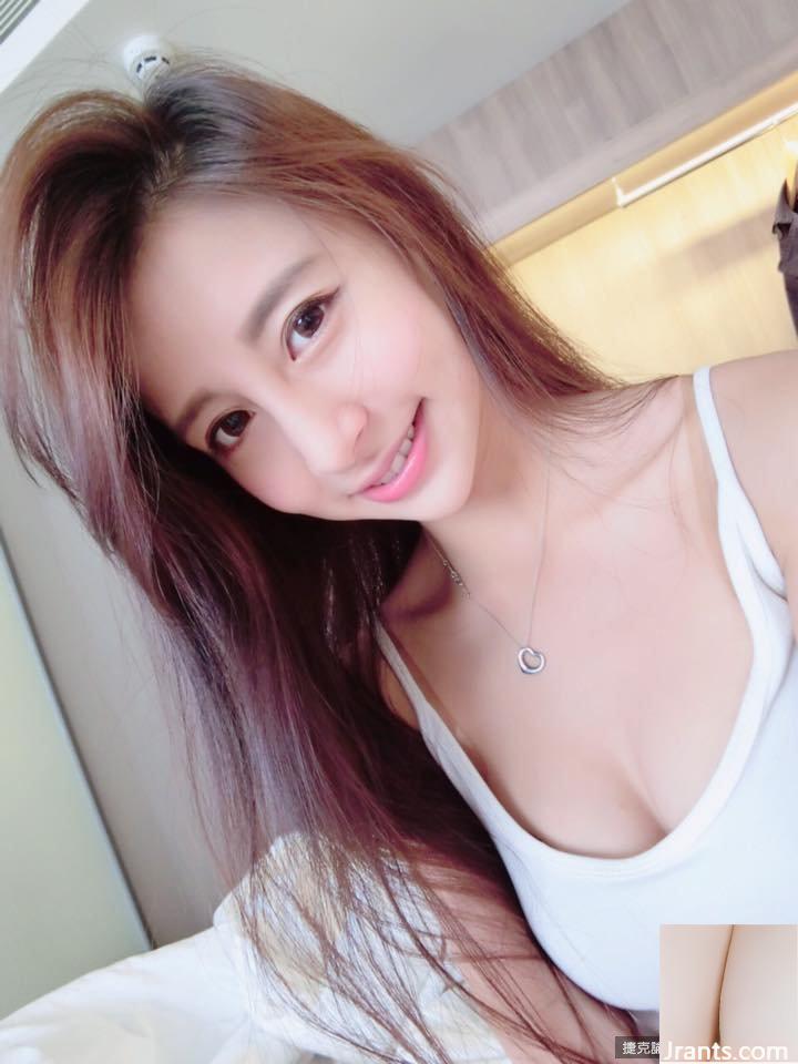 Nữ tiếp viên của Tiger Airways với đôi chân trắng ngần và khuôn mặt ngọt ngào ~ Rita Kao(Gao Yuwen)~ (53P) - Ảnh 46