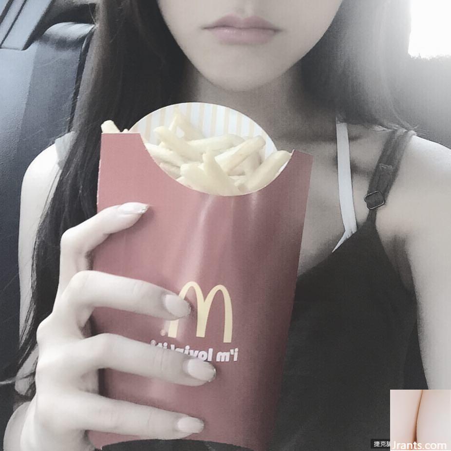 Cô tiếp viên xinh đẹp của Evergreen ~ Pauline Wang ~ ở nhà trong thời tiết lạnh giá và tập thể dục rất nhiều (38P) - Ảnh 9