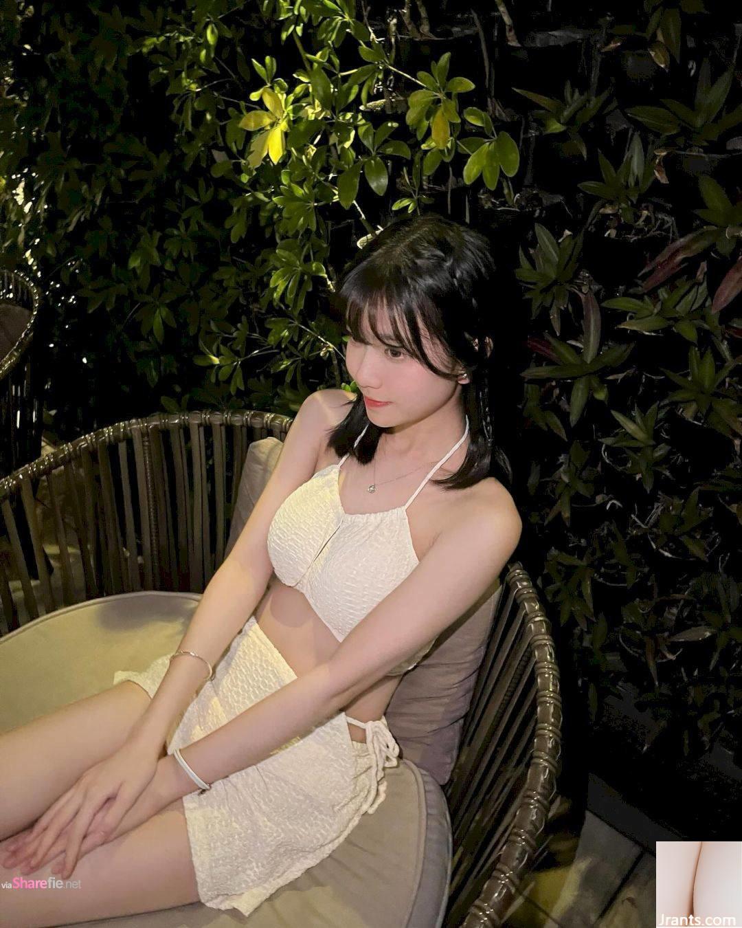 April, một cô gái xinh đẹp đến từ Hong Kong, có khuôn mặt siêu ngọt ngào, những đường cong thanh mảnh và khí chất quyến rũ. Cô ấy cũng có trang phục bikini trên ig, khiến một số cư dân mạng không khỏi phải ghen tị. - Ảnh 8