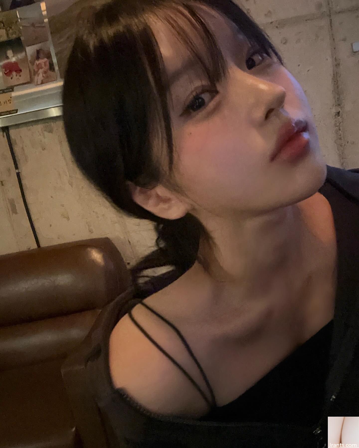 Cô gái ngọt ngào “” có bộ ngực tròn và đẹp quyến rũ đến mức bạn sẽ yêu cô ấy ngay từ cái nhìn đầu tiên (18P) - Ảnh 2