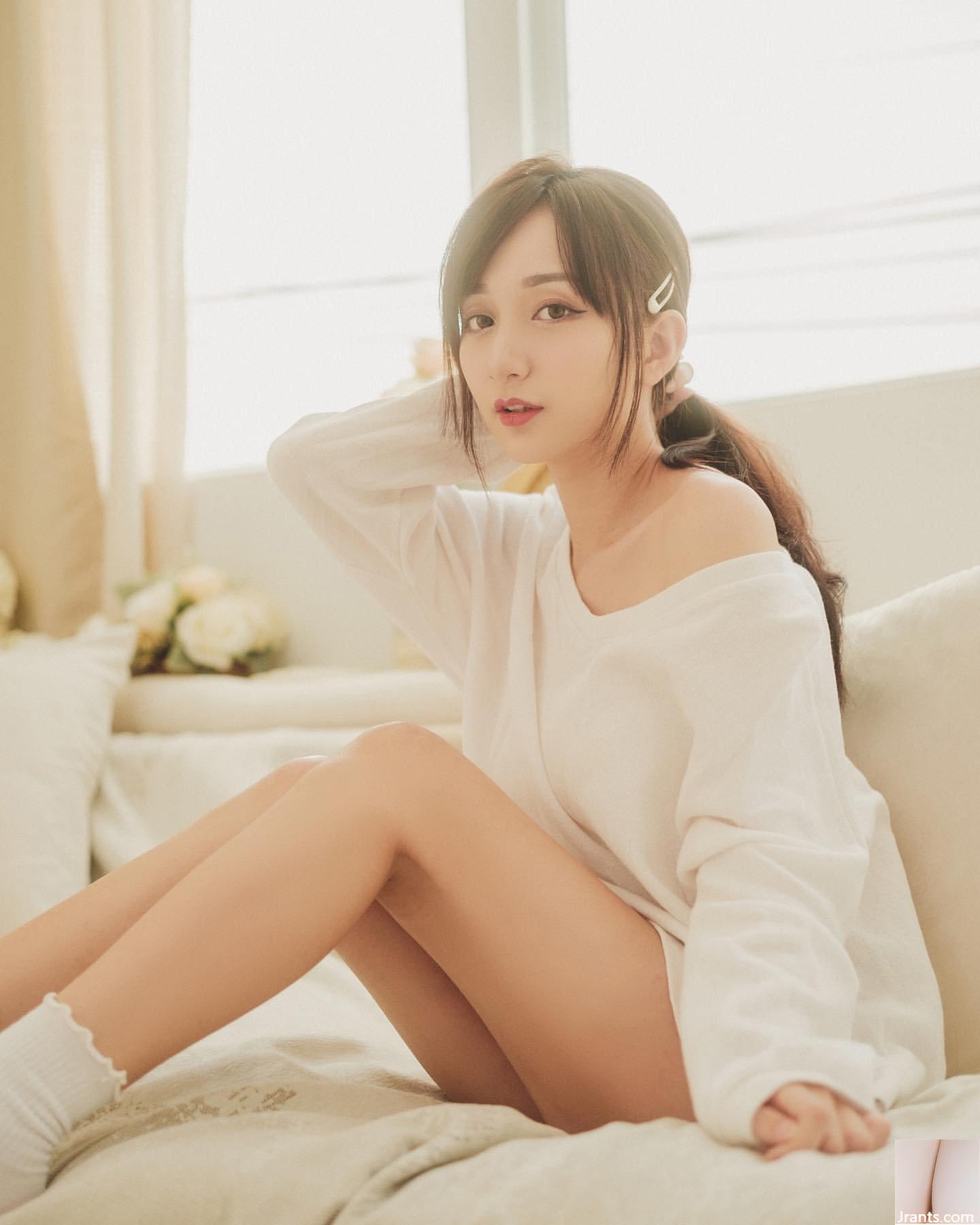 Cô hầu gái “Qiao Ai” trong chiếc tất đen ngọt ngào, để lộ ngực và khoe đôi chân dài (16P) - Ảnh 5