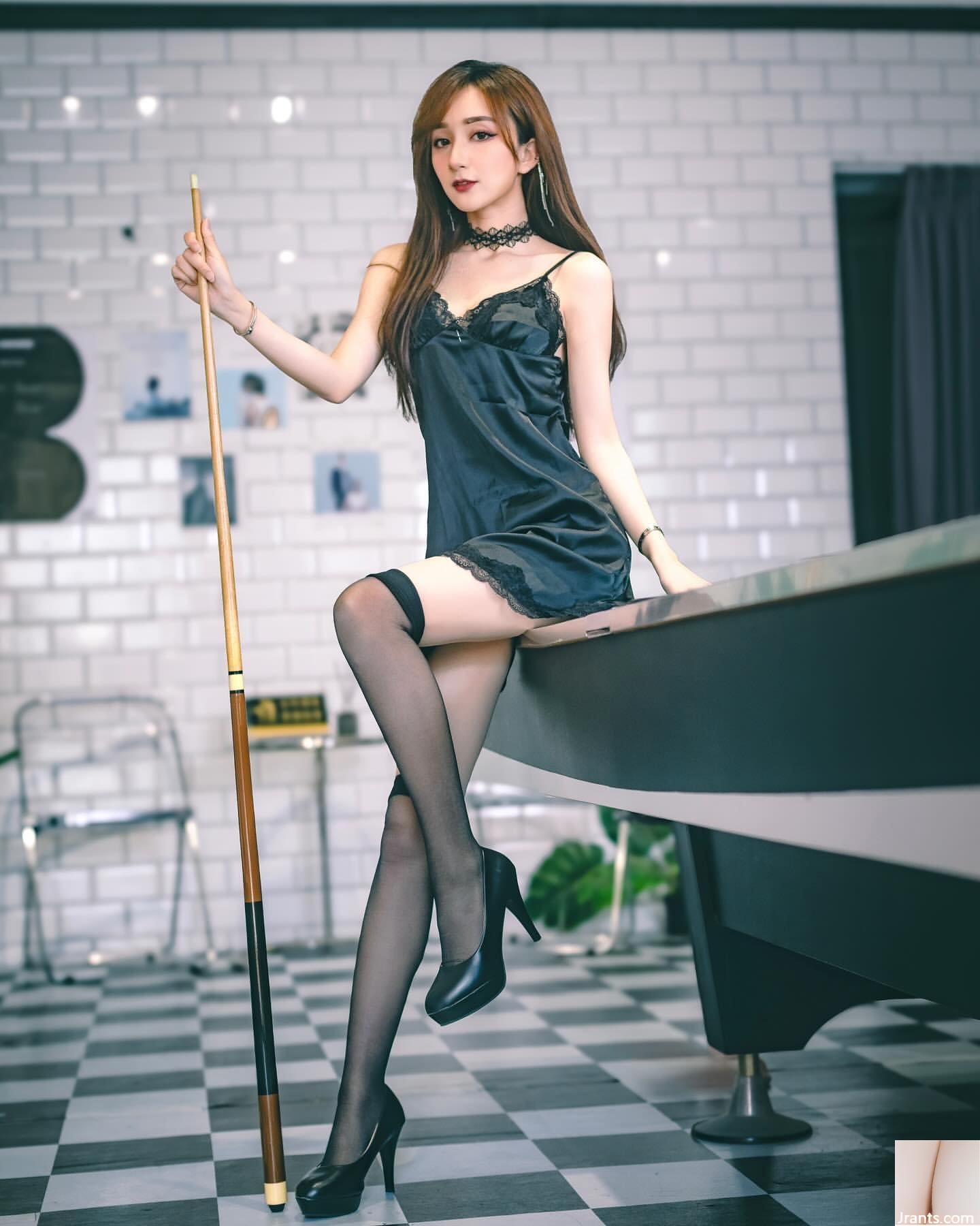 Cô hầu gái “Qiao Ai” trong chiếc tất đen ngọt ngào, để lộ ngực và khoe đôi chân dài (16P) - Ảnh 7