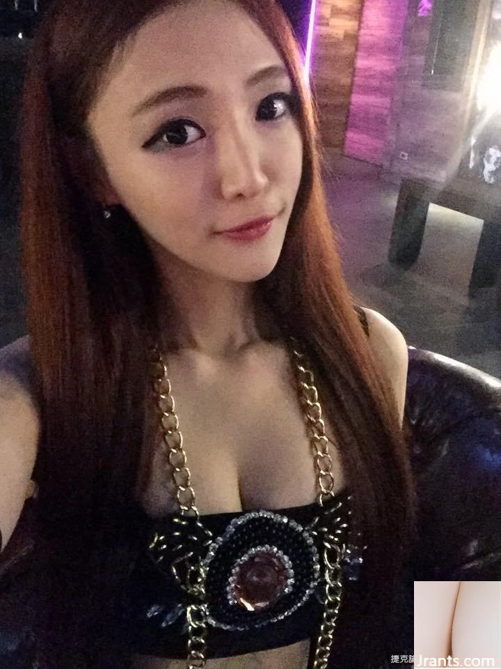 Cô gái gợi cảm với cúp D và đôi mắt điện ~Sanny Wang ~ chụp ảnh tự sướng trong hộp đêm mặc áo khoác và bạn có thể nhìn thấy một con mương sâu ở giữa (26P) - Ảnh 24