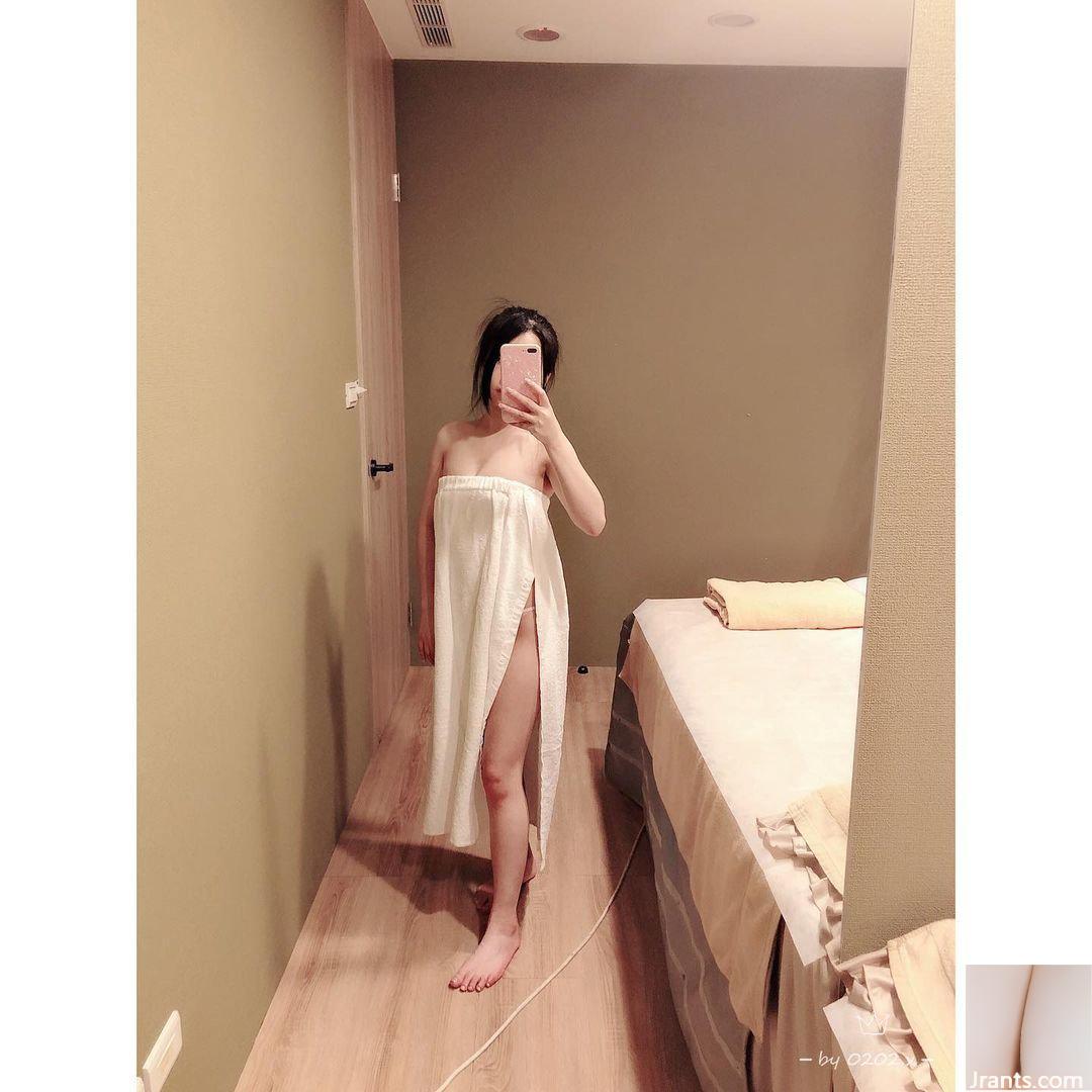 “Xiangxiang Demi”, người dẫn chương trình ngực trần ngọt ngào, có thân hình tuyệt vời và dám khoe (13P)