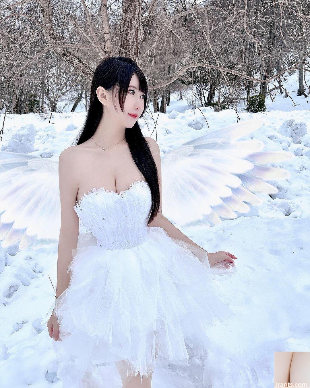 Người đẹp có khuôn mặt trẻ con “Cai Yi” táo bạo và ngực trần với làn da trắng và đôi chân đẹp khiến cư dân mạng phải ghen tị (14P) - Ảnh 3