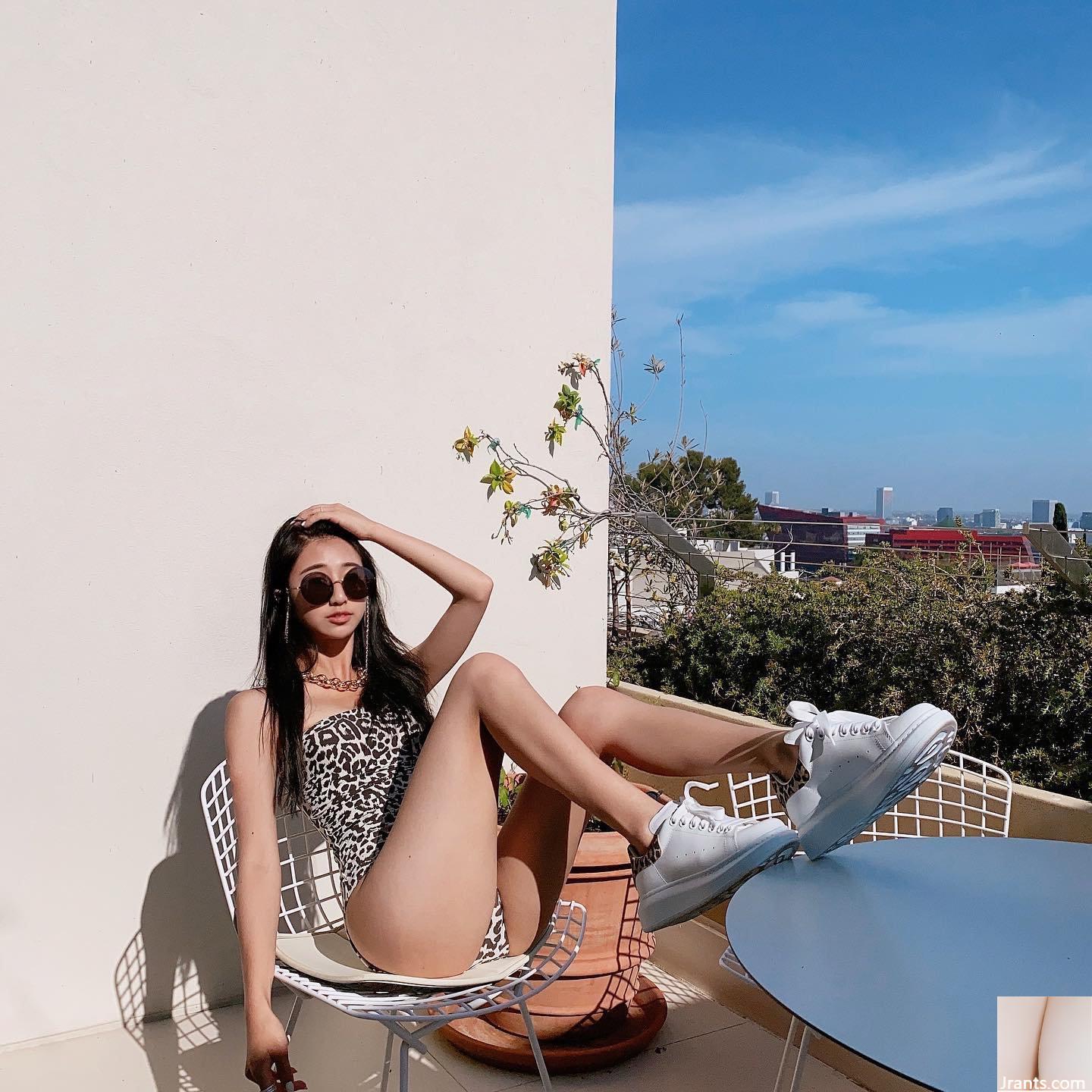 Cặp đùi trắng nõn nõn nà “KIVI Li Yun” có khuôn mặt xinh đẹp như thiên thần, táo bạo chụp ảnh nơi hoang dã (13P) - Ảnh 12