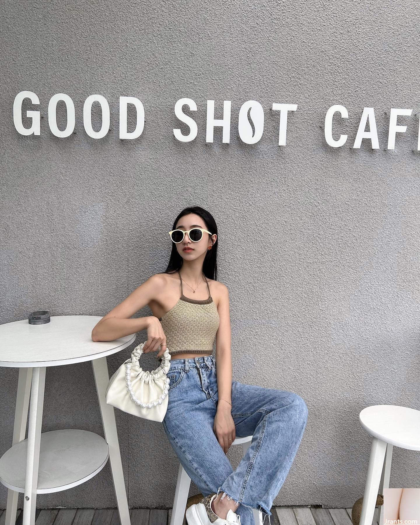 Cặp đùi trắng nõn nõn nà “KIVI Li Yun” có khuôn mặt xinh đẹp như thiên thần, táo bạo chụp ảnh nơi hoang dã (13P) - Ảnh 4