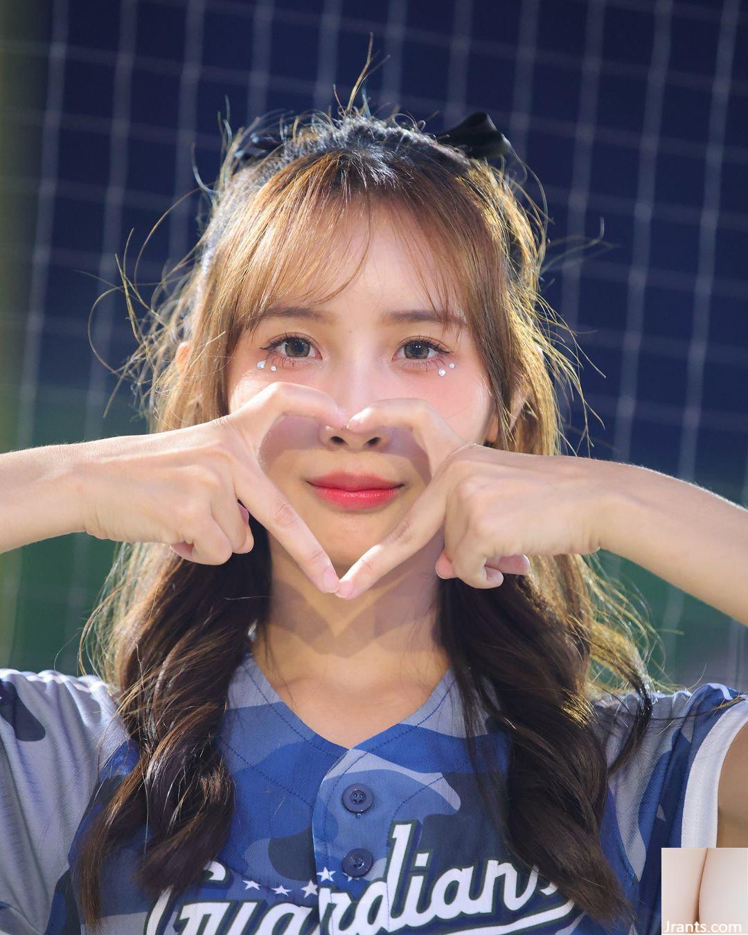 Cô gái xinh đẹp “Zhen Zhen” ẩn dưới lớp áo một sức mạnh sóng gió và quyến rũ (10P) - Ảnh 3