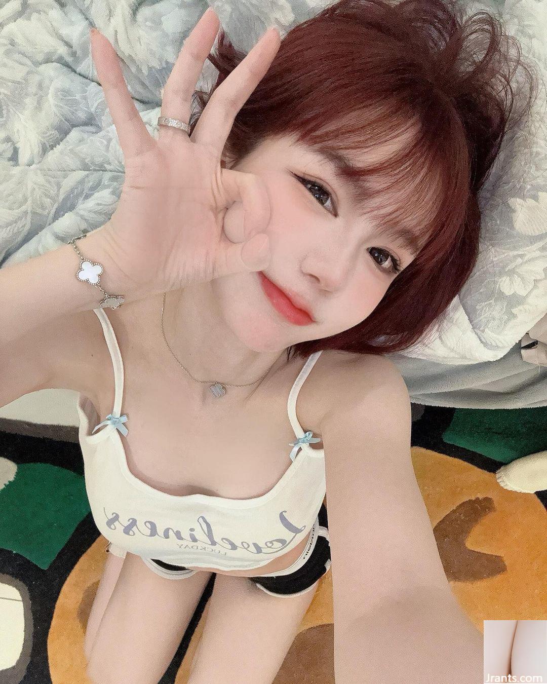 Cô nàng xinh đẹp “Ninizi” xinh đẹp tự nhiên, ẩn giấu bộ ngực trắng nõn và mềm mại siêu cường (10P)