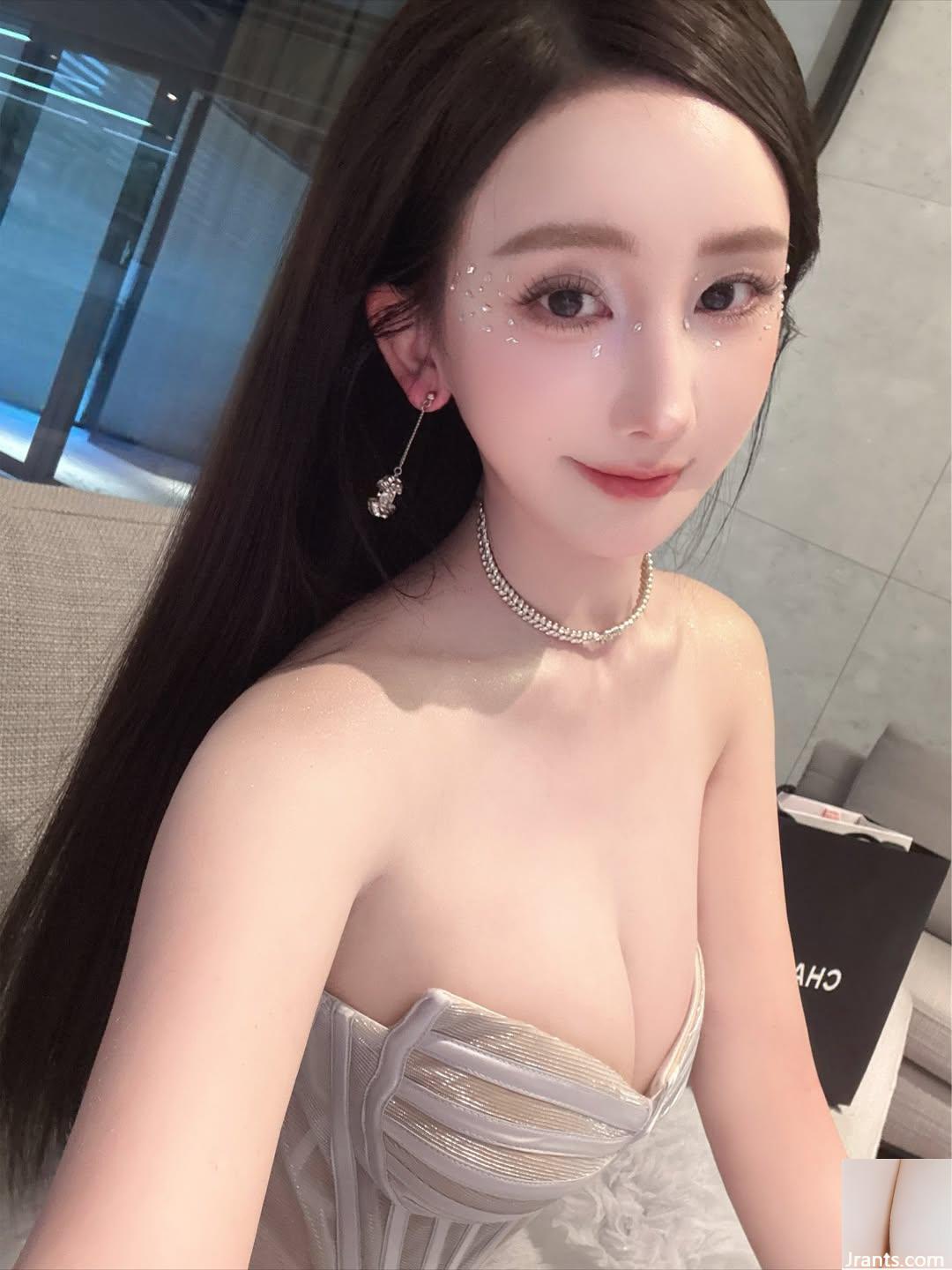 “Amilus Hu” tròn trịa, đầy đặn và nóng bỏng, khoe chiêu trò quyến rũ bạn (10P)