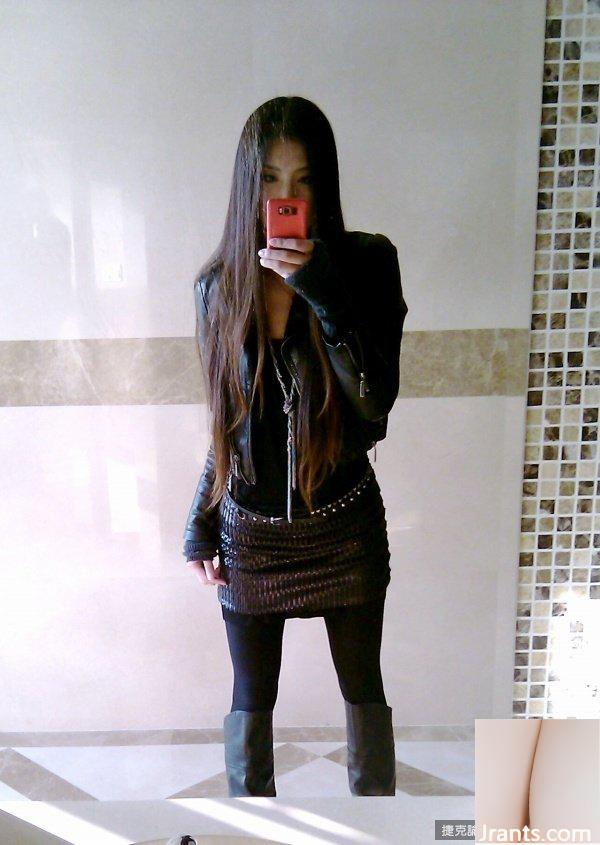 (Lulu) Đôi chân dài và độc đoán lộ ra ngoài (32P)