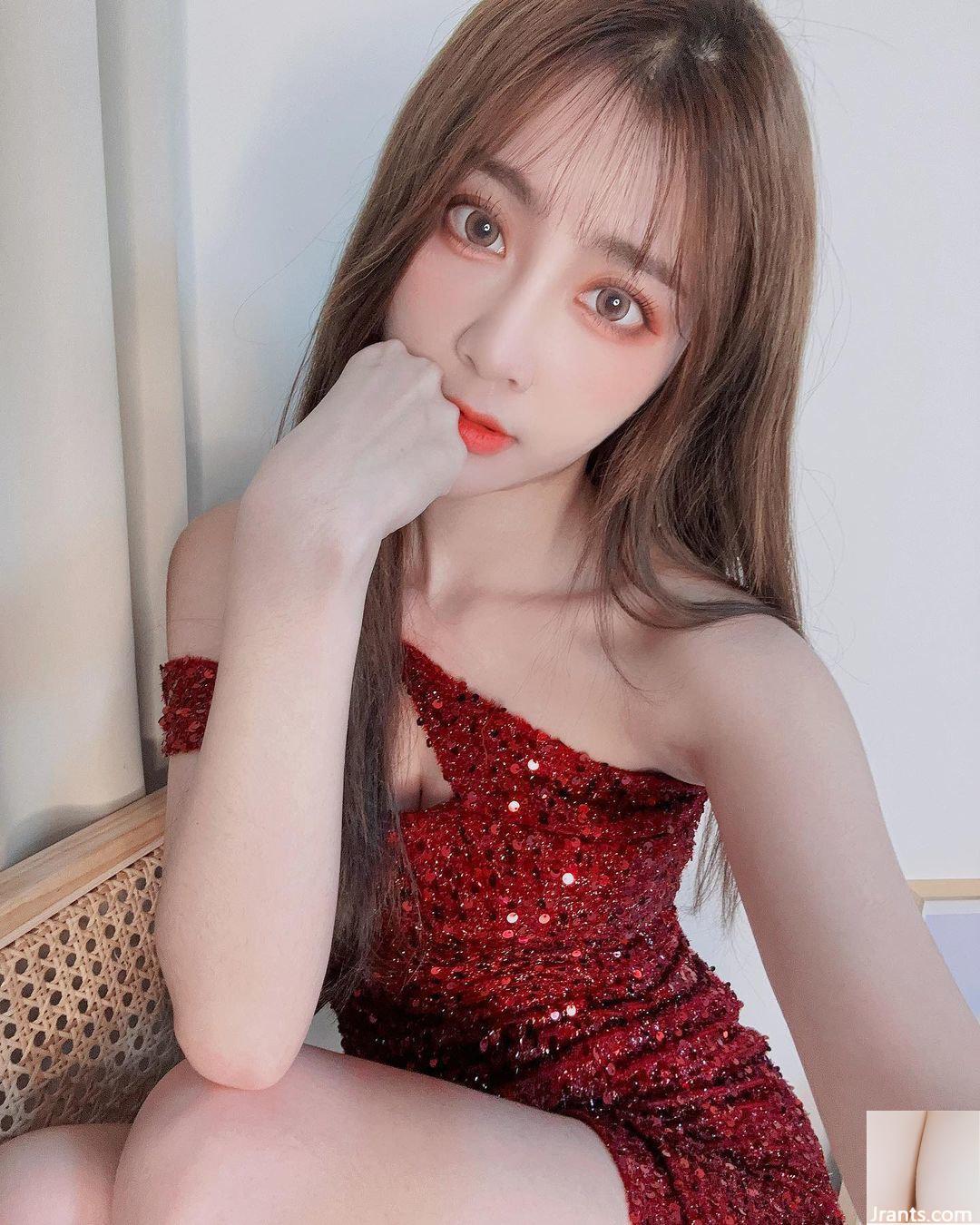 Đôi chân xinh đẹp của cô gái xinh đẹp “elsa” đang quyến rũ trong buổi phát sóng trực tiếp. Hình ảnh quá ác (10P) - Ảnh 6