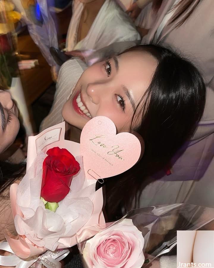 “Zeng Xuifan Demi” có đôi mắt to, nụ cười ngọt ngào, thân hình bụ bẫm dễ thương và khoe vóc dáng (10P) - Ảnh 8