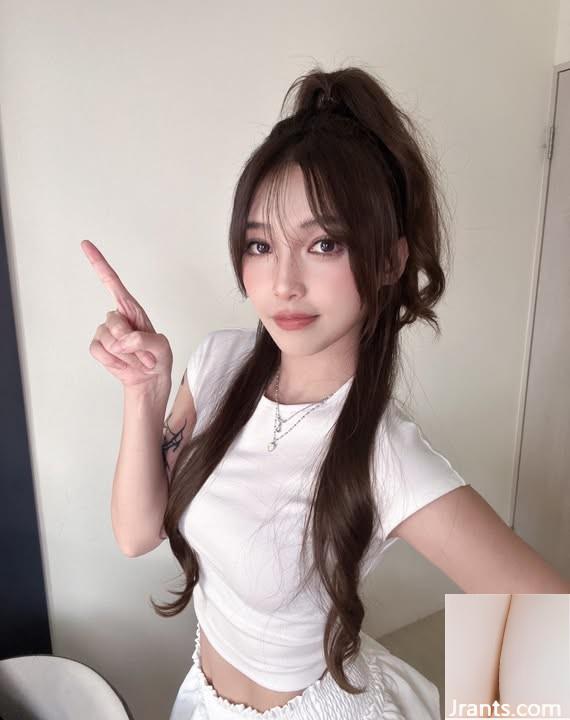 Ngoại hình xinh đẹp cùng thân hình trắng trẻo, dịu dàng của “Ha Geng” khiến người ta mơ ước (10P)