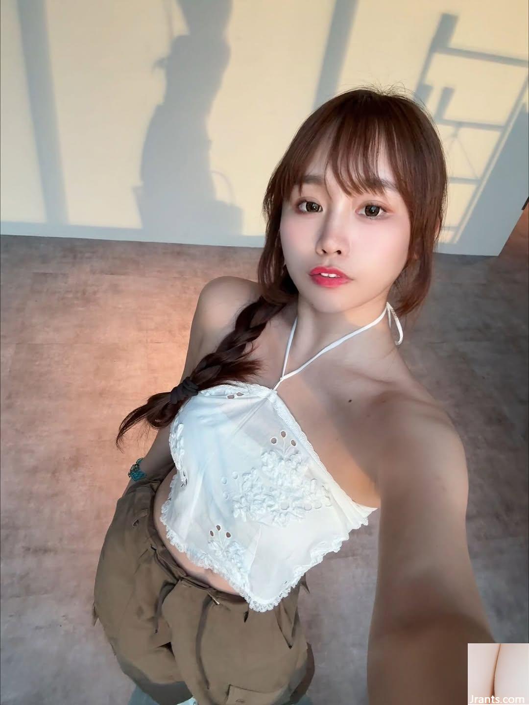 “IreneHuang” có vẻ ngoài ngọt ngào nhưng đường cong nóng bỏng (10P)