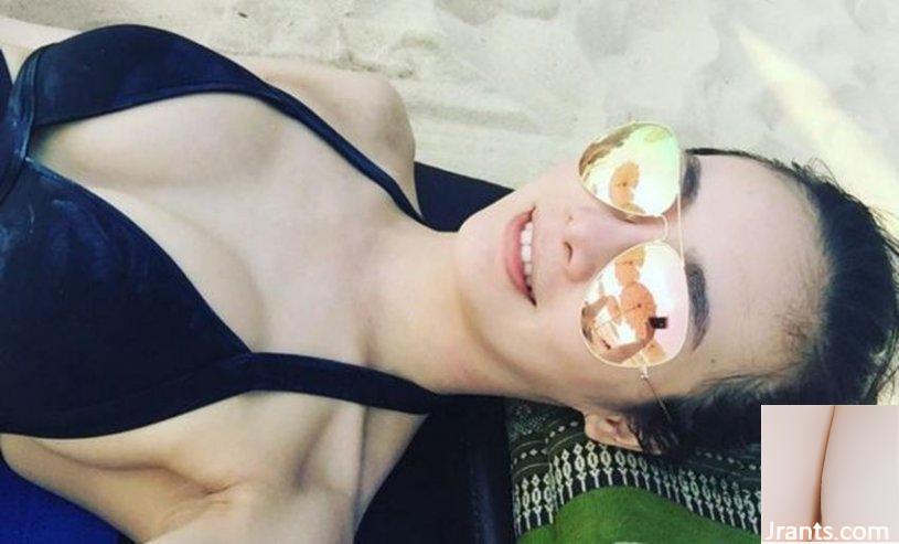 Hot girl chân dài Shu Zichen với hình chữ V khoét sâu kéo dài đến rốn đứng lộn ngược trên lưng ngựa trên bãi biển (48P)