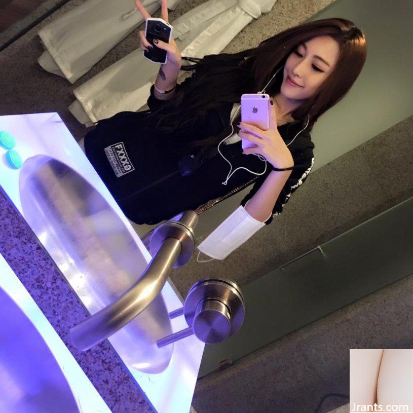 Cô gái nóng bỏng và quyến rũ 32C với đôi chân đẹp ~ Gong Yingxuan ~ Ảnh selfie ngực khủng trong bộ bikini đen khiến bãi biển đẹp tức thì (38P) - Ảnh 28