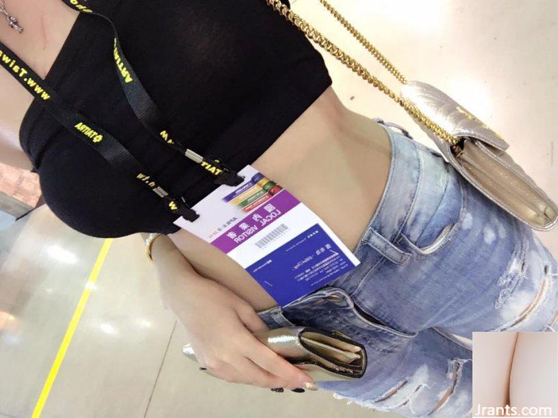 Cô gái nóng bỏng và quyến rũ 32C với đôi chân đẹp ~ Gong Yingxuan ~ Ảnh selfie ngực khủng trong bộ bikini đen khiến bãi biển đẹp tức thì (38P) - Ảnh 33