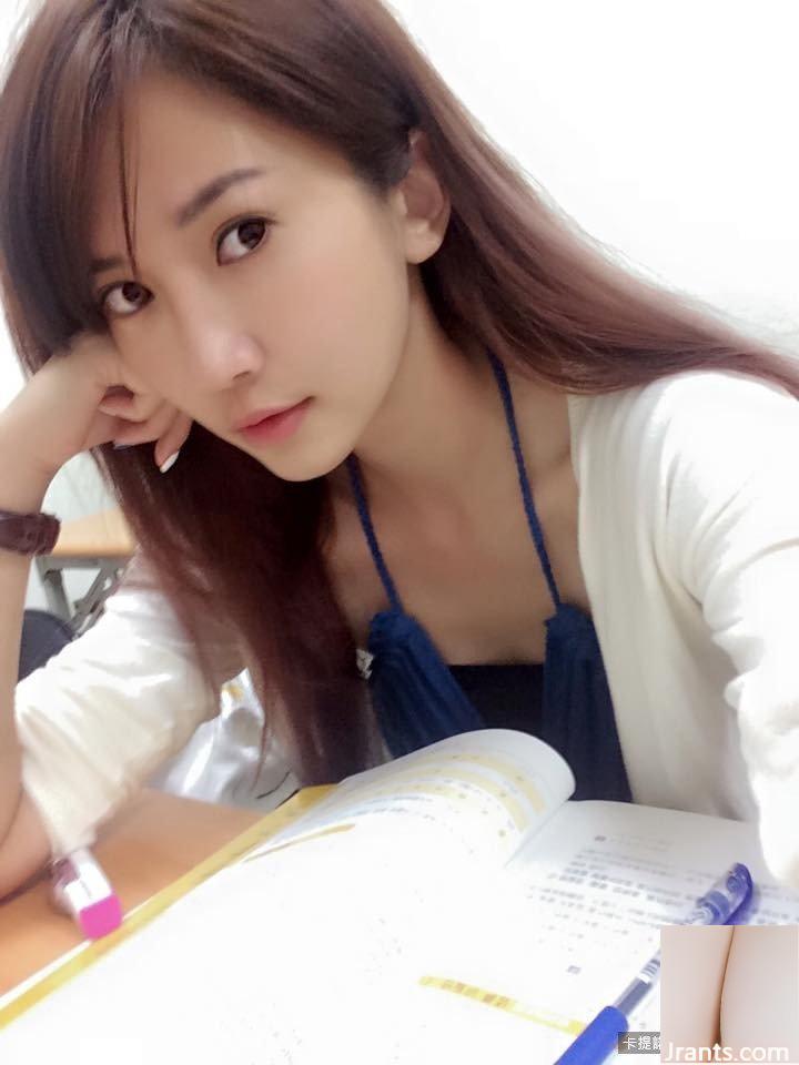 32D Hot Madou ~ Mia Wei Keren ~ selfie mờ ảo trên giường với đôi chân xinh đẹp lộ ra ngoài, khoe khí chất và vẻ đẹp (61P) - Ảnh 25