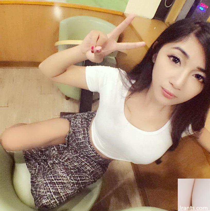 Cô gái xinh đẹp có đôi mắt điện trong cửa hàng quần áo ~ ​​Fefe (Feifei) ~ mặc bikini trắng để khoe vẻ đẹp tự nhiên (32P)