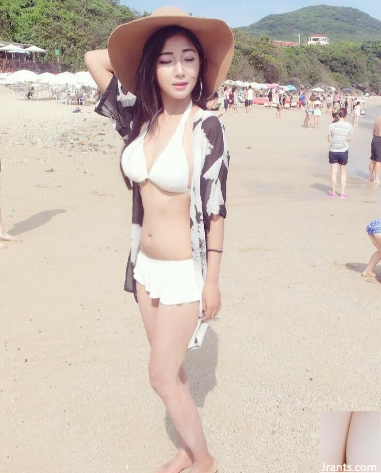 Cô gái xinh đẹp có đôi mắt điện trong cửa hàng quần áo ~ ​​Fefe (Feifei) ~ mặc bikini trắng để khoe vẻ đẹp tự nhiên (32P) - Ảnh 24