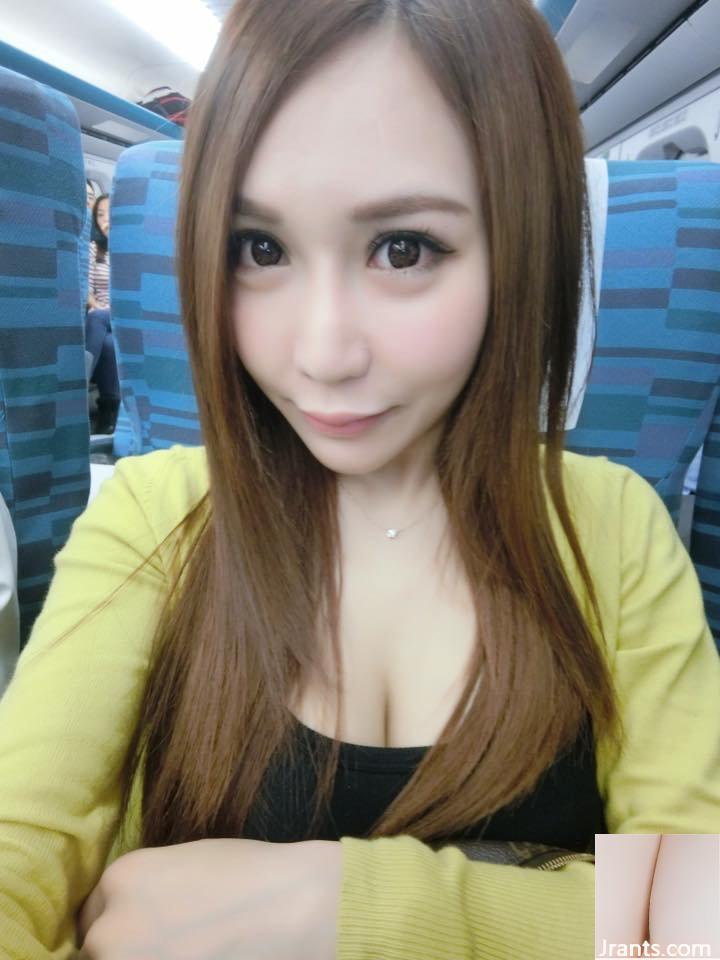Cô gái nghiệp dư với bộ ngực cúp E ~ Zhan Wanyi ~ chụp ảnh tự sướng trong bộ vest cắt sâu trong xe, để lộ bộ ngực trắng ngần (35P) - Ảnh 13