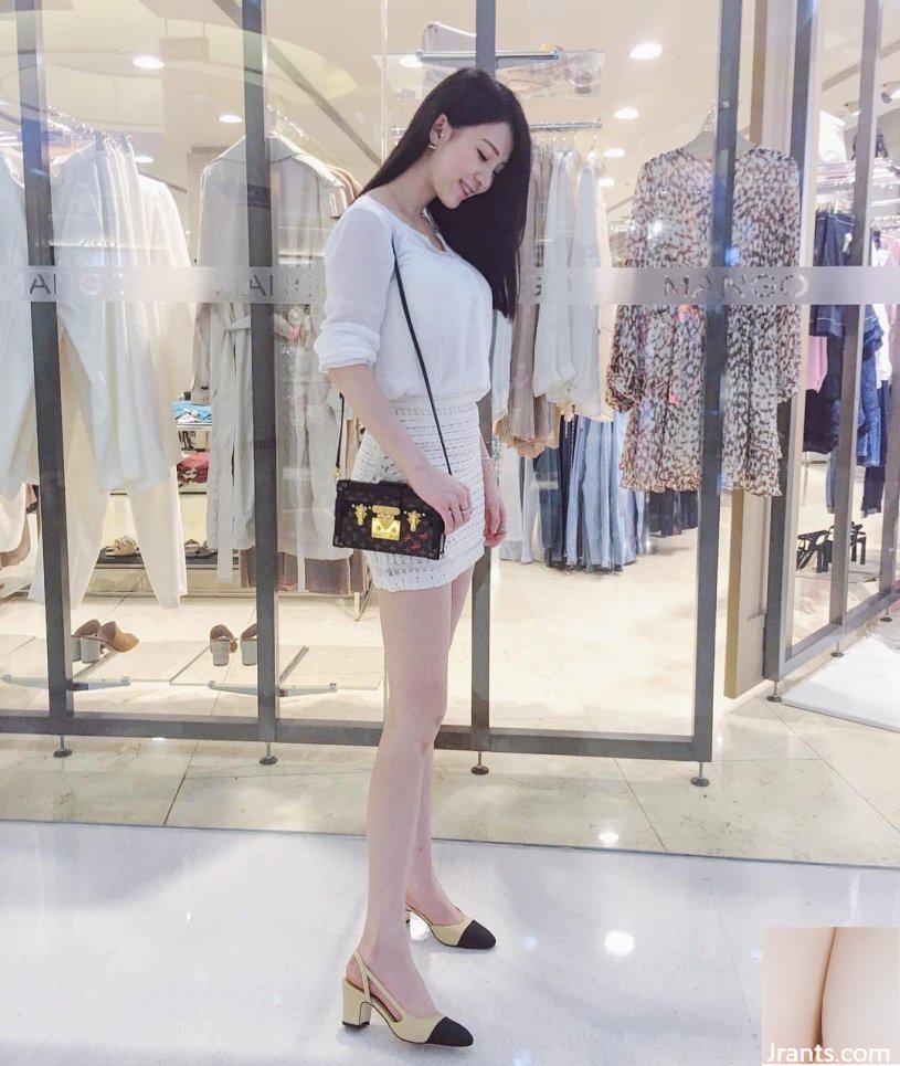 Cô gái xinh đẹp với thân hình đáng kinh ngạc, đôi chân đẹp, khuôn mặt và vòng eo thon, làn da trắng và đôi mắt điện ~ Crystal Lee ~ Làm sao tôi có thể đứng được khi đi xe đạp như thế này (55P) - Ảnh 25