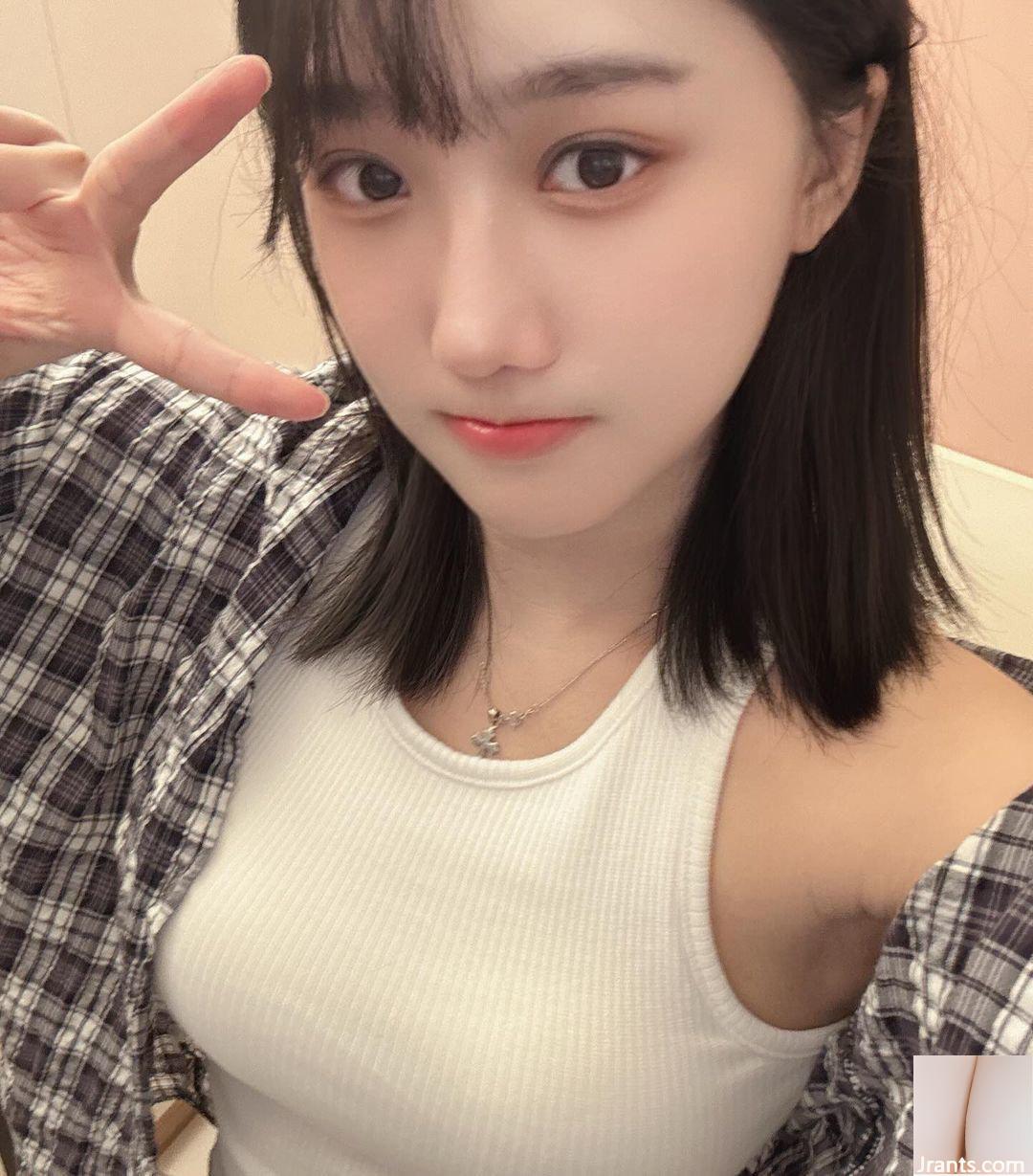 “Bướm” thuần khiết và ngọt ngào, có nụ cười rất tươi và rất dễ chữa lành (10P) - Ảnh 8