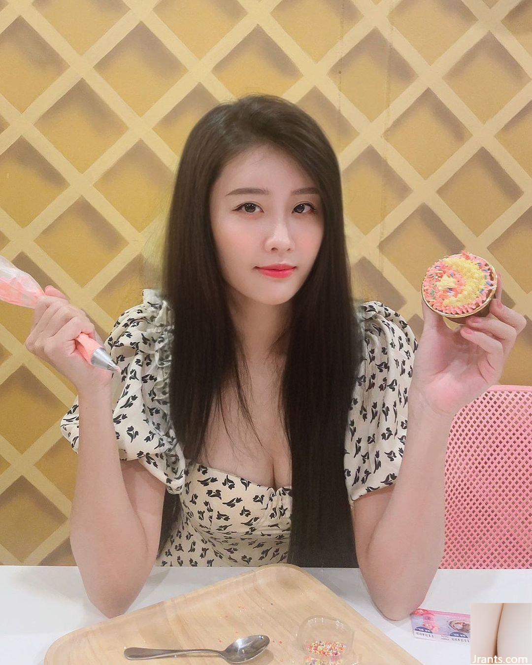 “Lin Zhenyi YUNA” có làn da trắng và bộ ngực mềm mại, mùi thơm của sữa có thể ngửi thấy từ màn hình (10P) - Ảnh 2