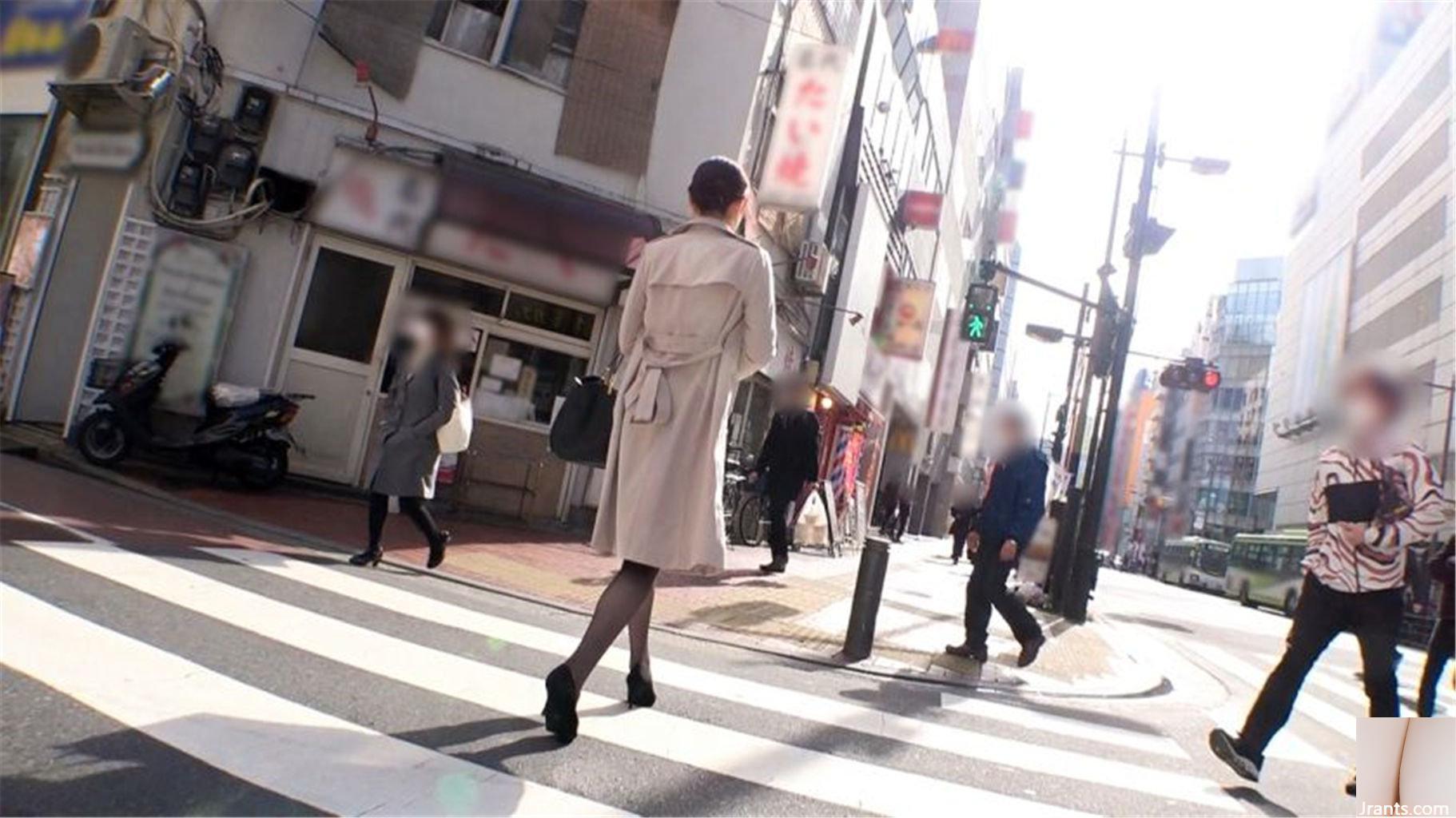 Konoha, 25 tuổi, nhân viên bán bảo hiểm, rất mềm yếu, lần đầu bắn. - Ảnh 3